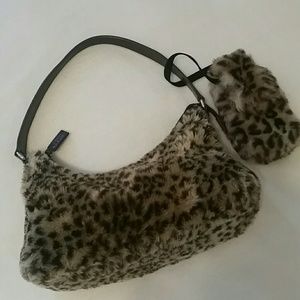 navy fur bag